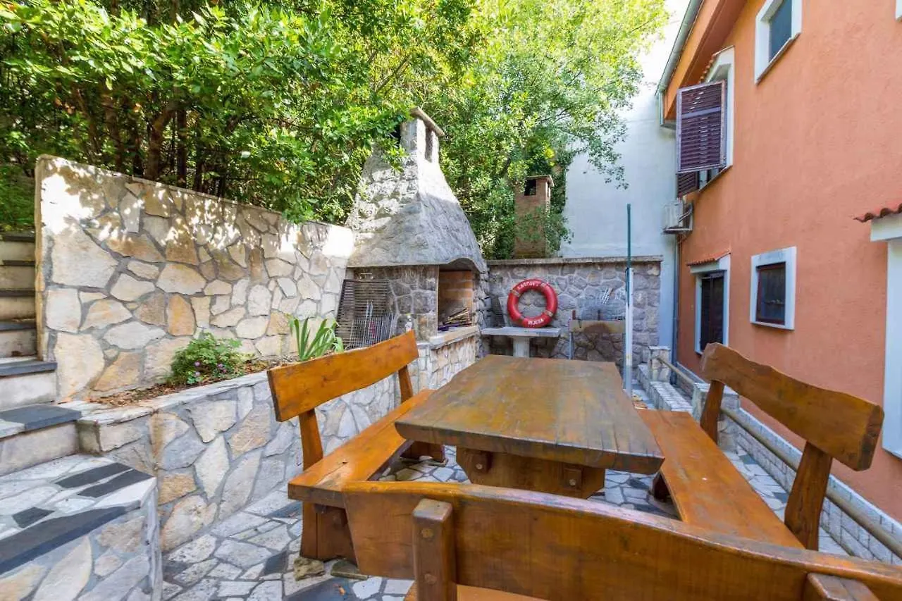 Apartment In Dramalj 39255