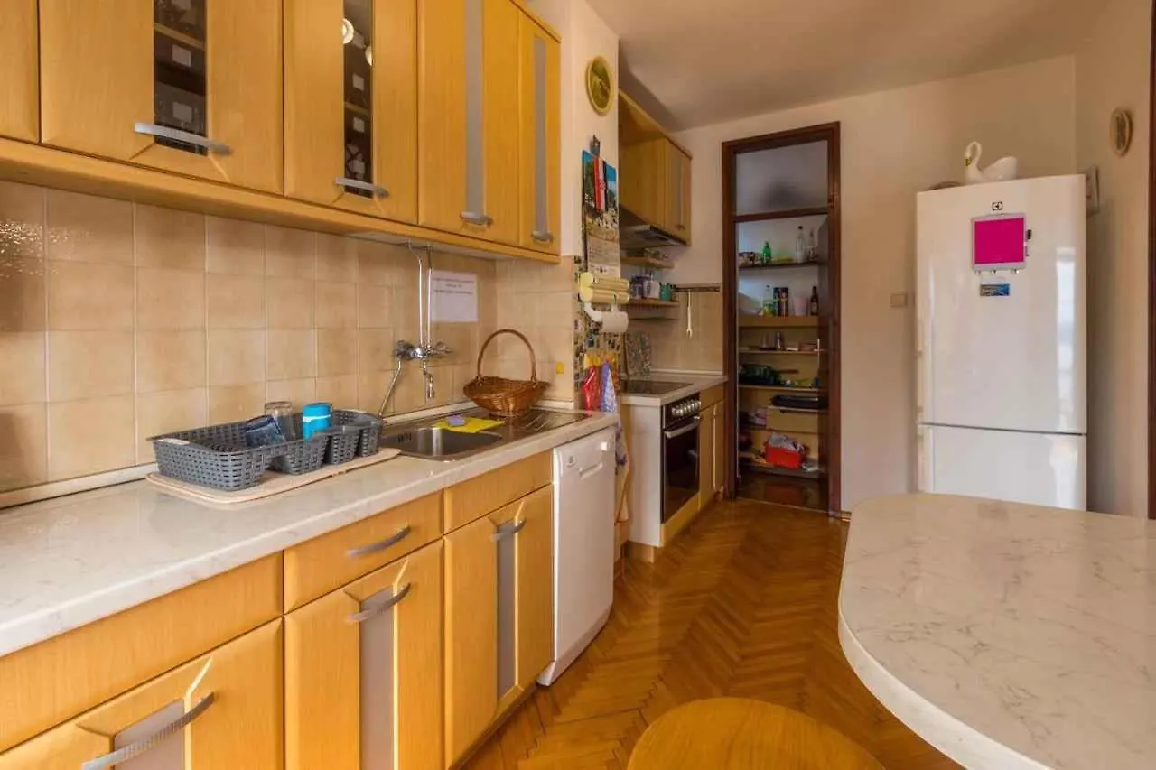 Apartment In Dramalj 39255