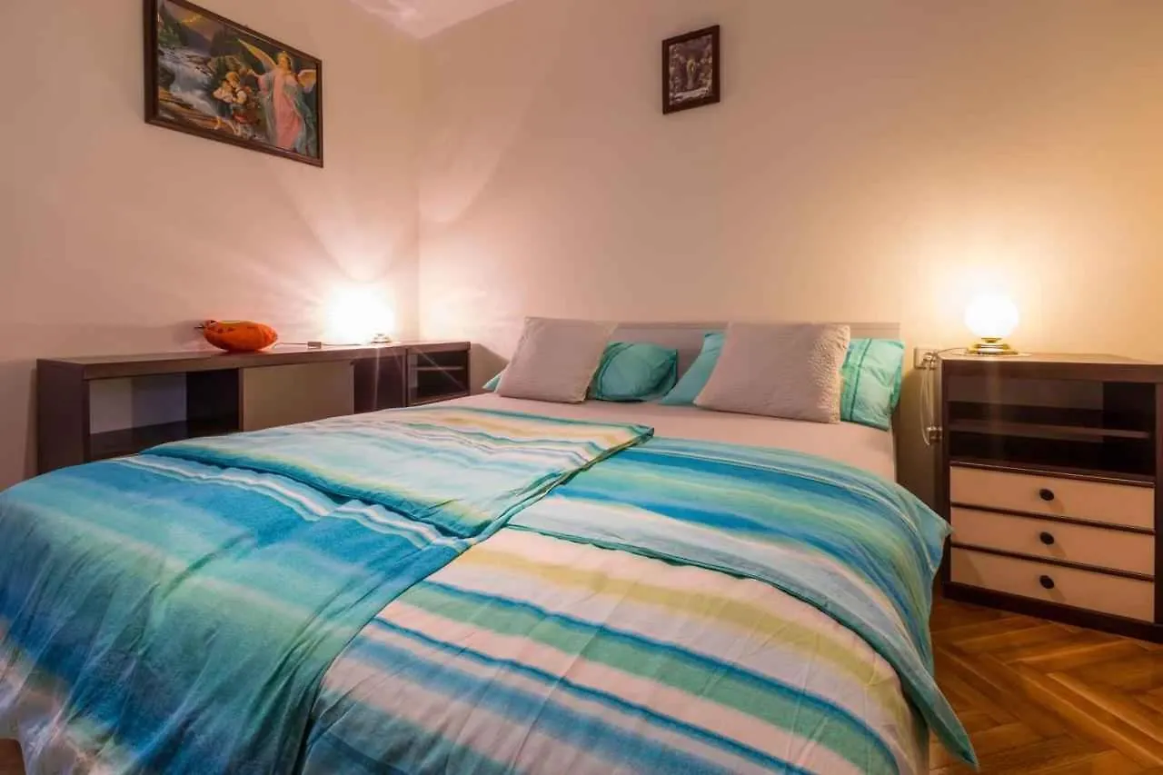 Apartment In Dramalj 39255