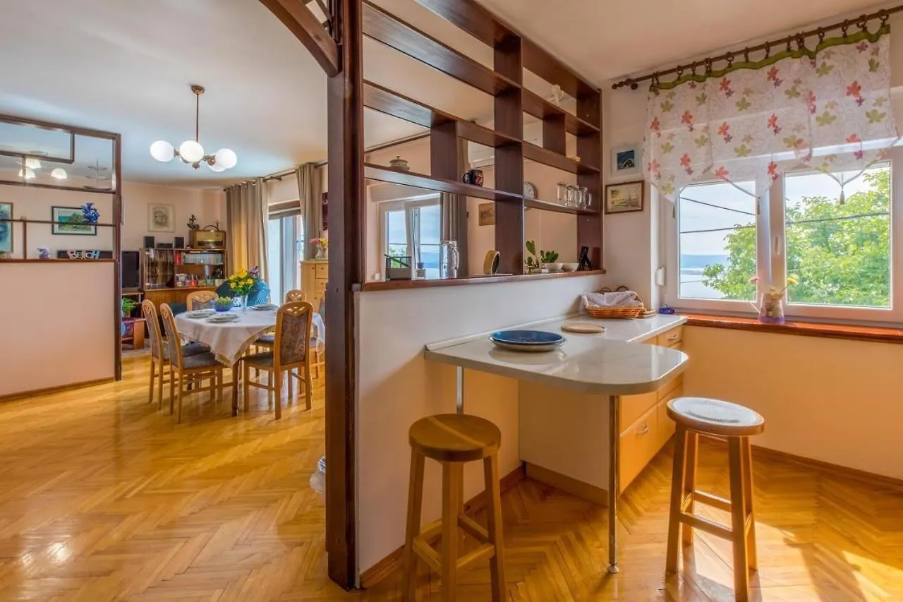 Apartment In Dramalj 39255